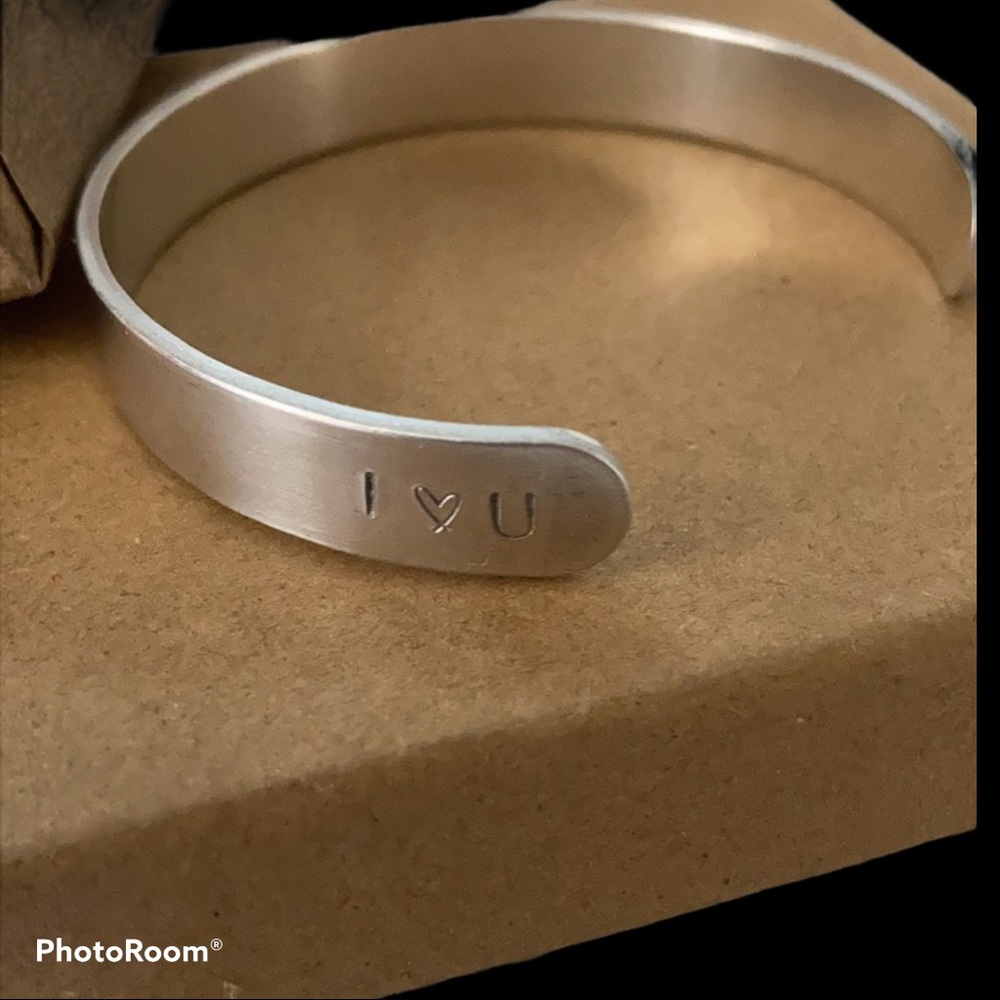NEW! Silver hand stamped bracelet-I ♥️ you Mom